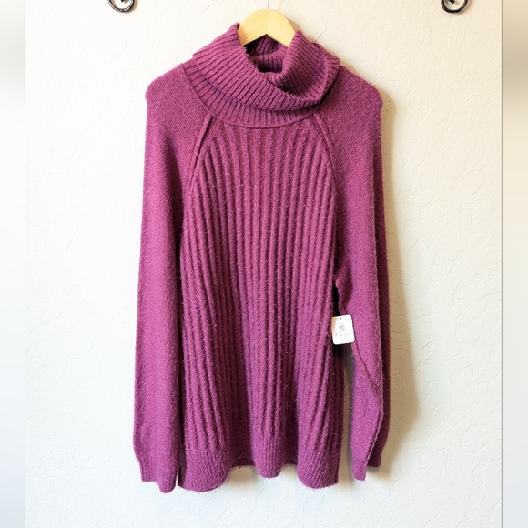 NWT Free People Big City Turtleneck Sweater in Mulberry - Picture 2 of 6